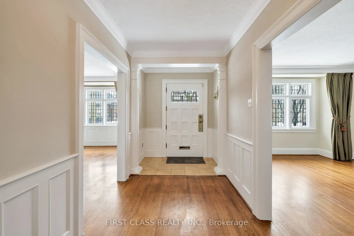 80 Douglas Drive photo 2
