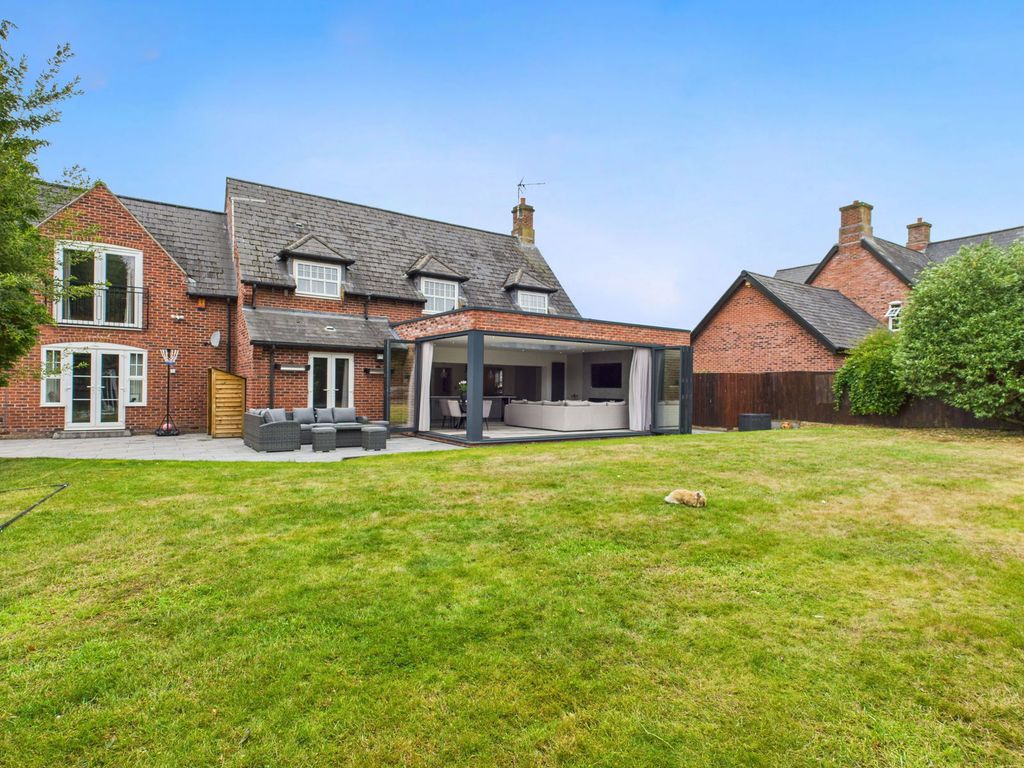 5 bed detached house for saleKingsdown Close, Weston, Crewe CW2