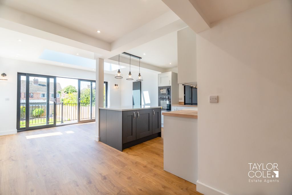 Additional image 5 of 4 bed semi-detached house for saleComberford Road, Tamworth B79