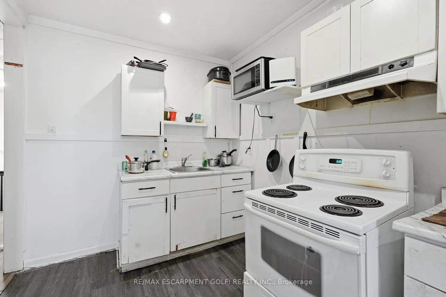 90 Sherman Avenue photo 4