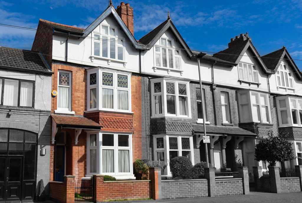 3 bed terraced house for salePortland Road, Clarendon Park, Leicester LE2