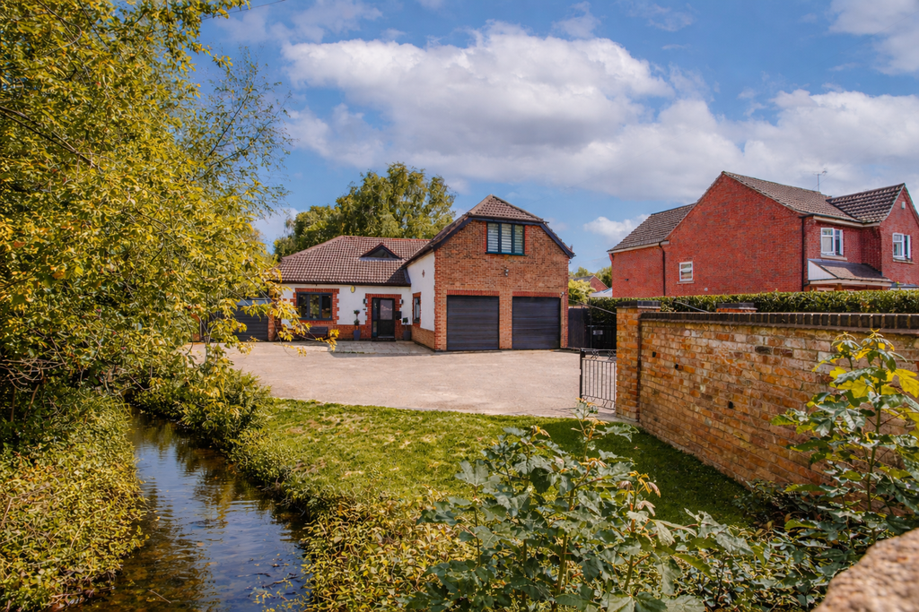 5 bed detached house for saleWillowbrook House, Woodhouse Road, Quorn LE12
