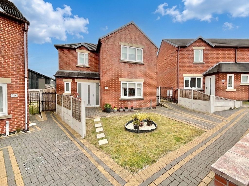 3 bed detached house for saleSwan Bank, Talke ST7