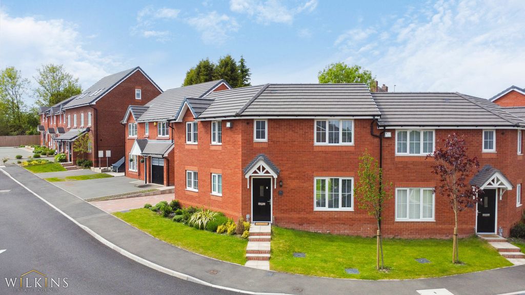 3 bed semi-detached house for saleDere Close, Two Gates, Tamworth, Staffordshire B77