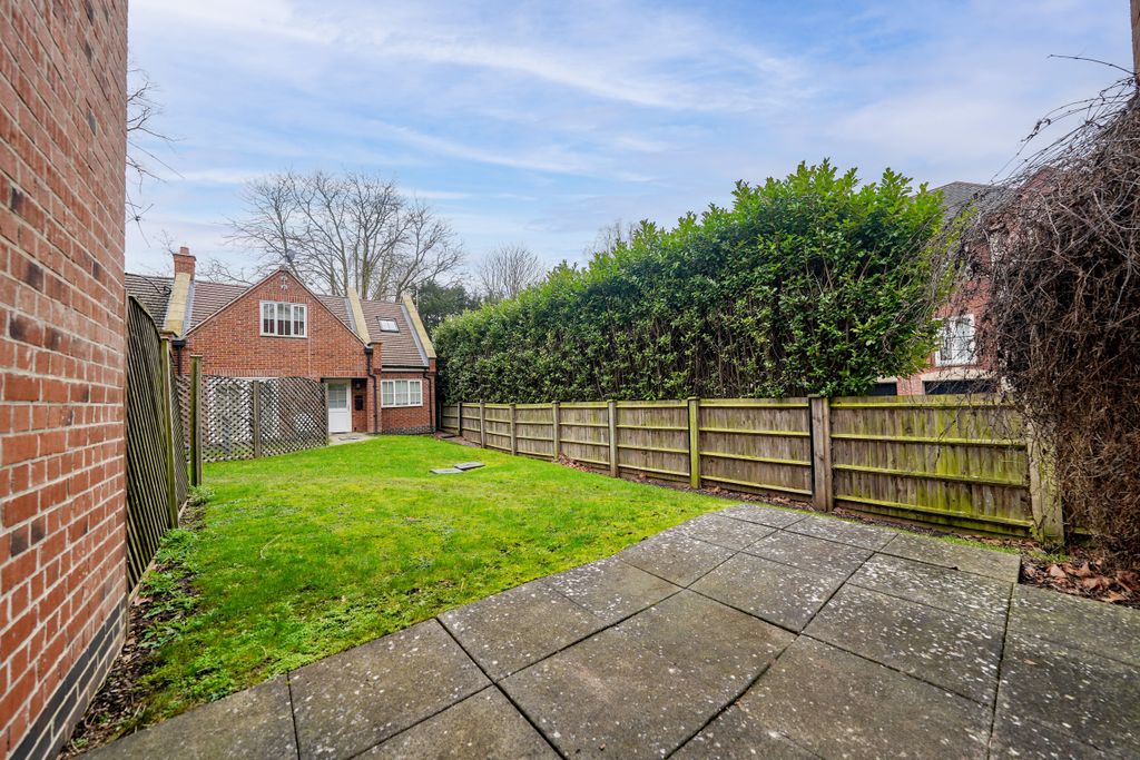Additional image 2 of 2 bed flat for saleElms Road, Stoneygate, Leicester LE2