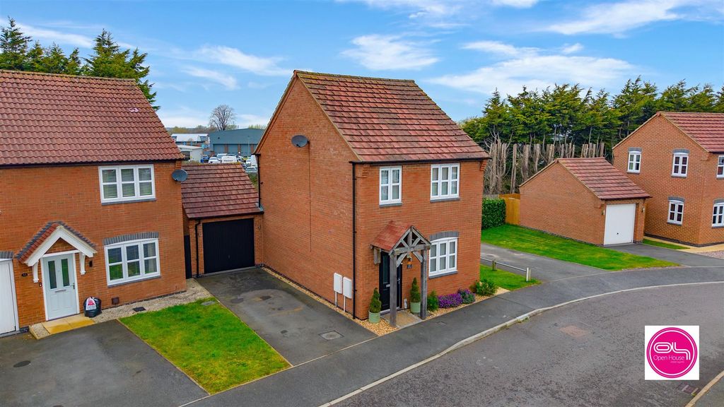 3 bed detached house for saleCascade Close, Burton-On-Trent DE14