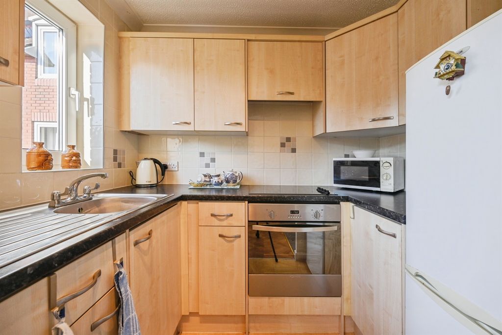 Additional image 4 of 1 bed flat for saleCastle Dyke, Lichfield WS13