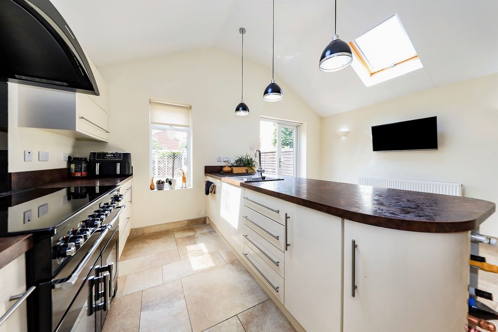Additional image 5 of 4 bed detached house for salePrimrose Gardens, Featherstone, Wolverhampton WV10