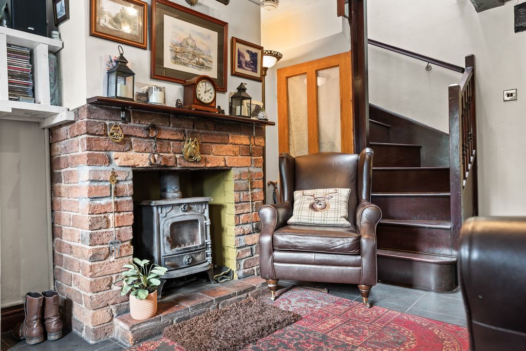 2 bed cottage for saleThe Square, Caverswall, Staffordshire ST11 photo 4