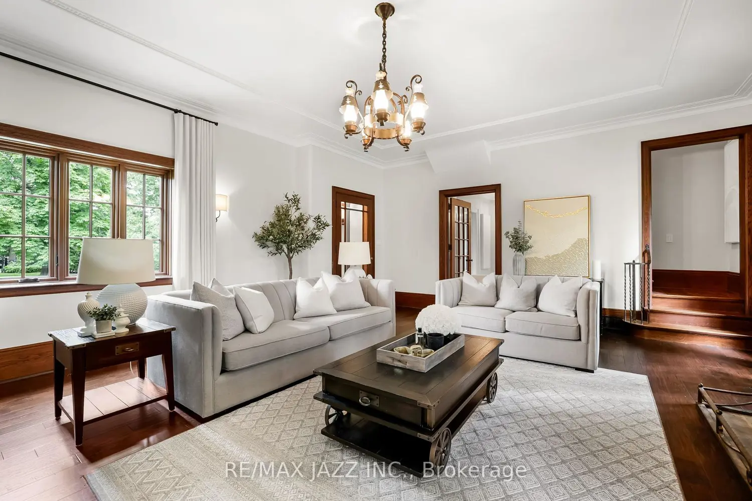 Additional image 6 of 690 Bessborough Drive