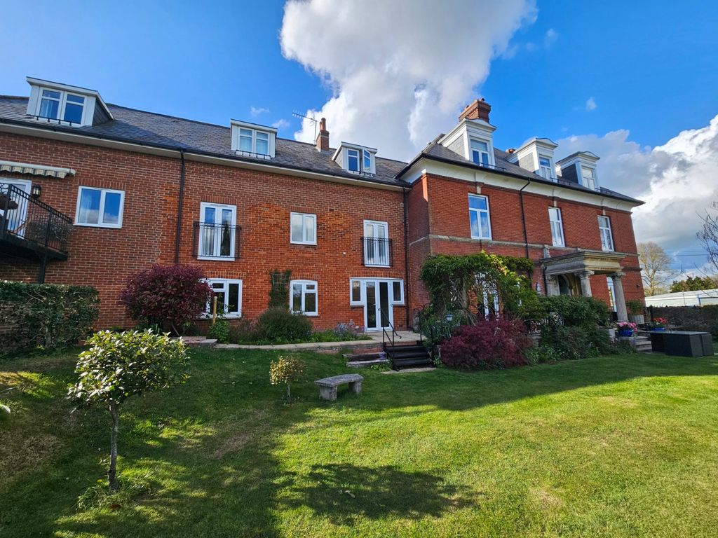 2 bed flat for saleBourne Avenue, Salisbury, Wiltshire SP1