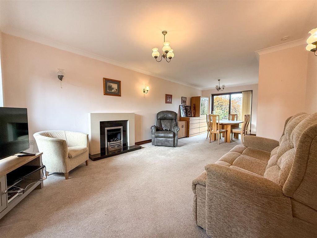 4 bed detached house for saleField View, Biddulph ST8 photo 3