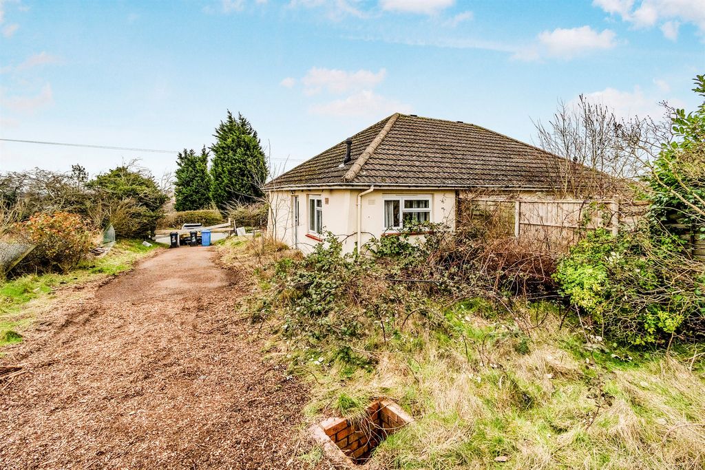 Additional image 12 of 3 bed semi-detached bungalow for saleSpringhill Lane, Lower Penn, Wolverhampton WV4