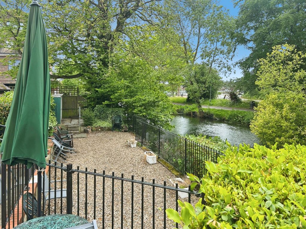 Additional image 2 of 1 bed flat for saleArchers Court, Salisbury SP1