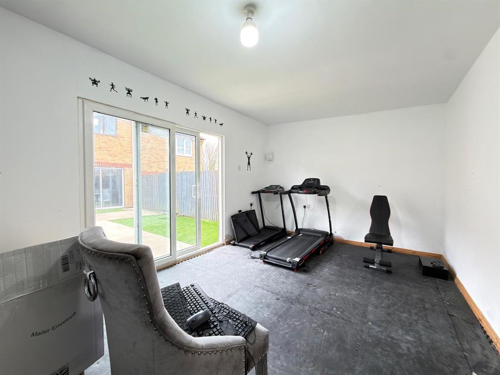 Additional image 14 of 3 bed town house for saleCranesbill Road, Hamilton, Leicester LE5