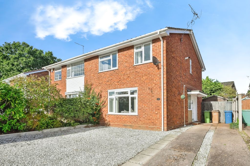 3 bed semi-detached house for saleRavenswood Crest, Stafford ST17