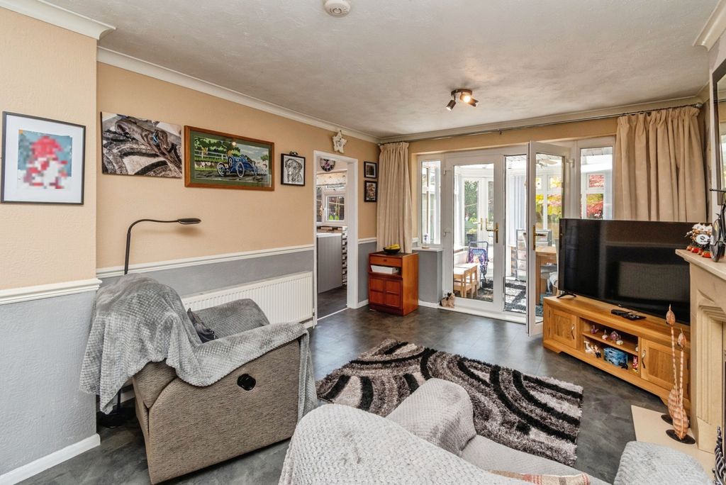 Additional image 5 of 3 bed bungalow for saleMount Close, Cheslyn Hay, Walsall WS6