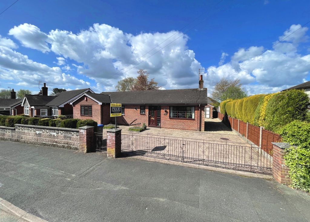 3 bed detached bungalow for saleConway Road, Knypersley, Biddulph ST8
