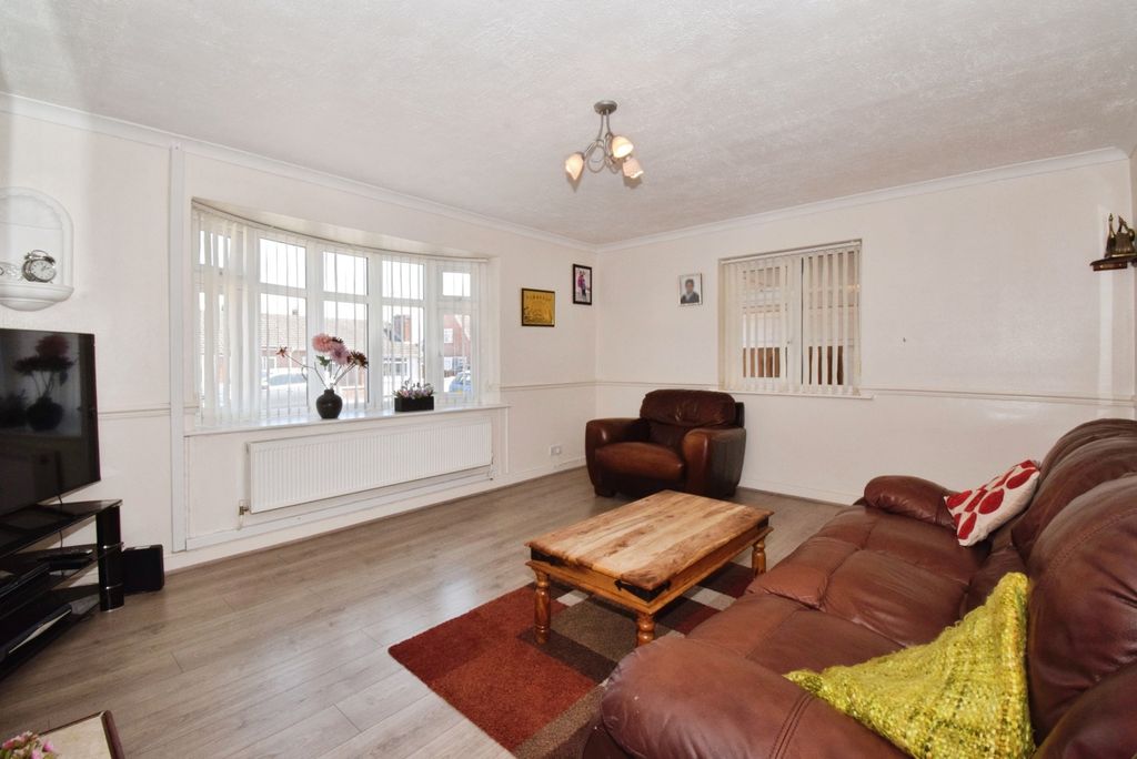 Additional image 2 of 3 bed semi-detached house for saleKent Crescent, Wigston, Leicestershire LE18