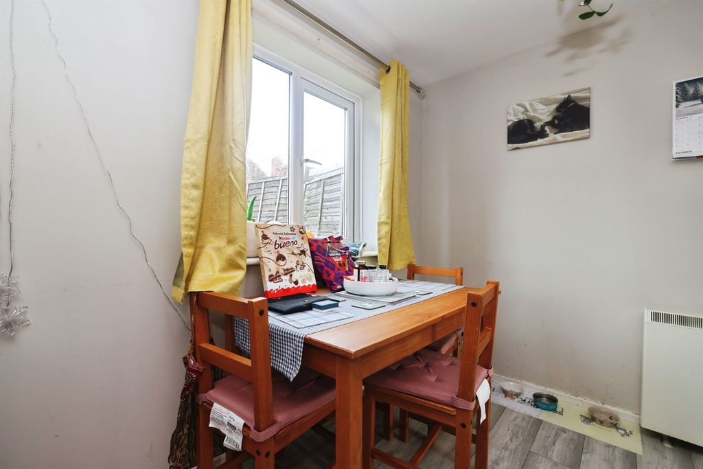 2 bed terraced house for saleRider Close, Devizes SN10 photo 5