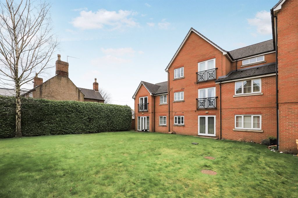 2 bed flat for salePrestwood Road, Near New Cross Wednesfield, Wolverhampton WV11