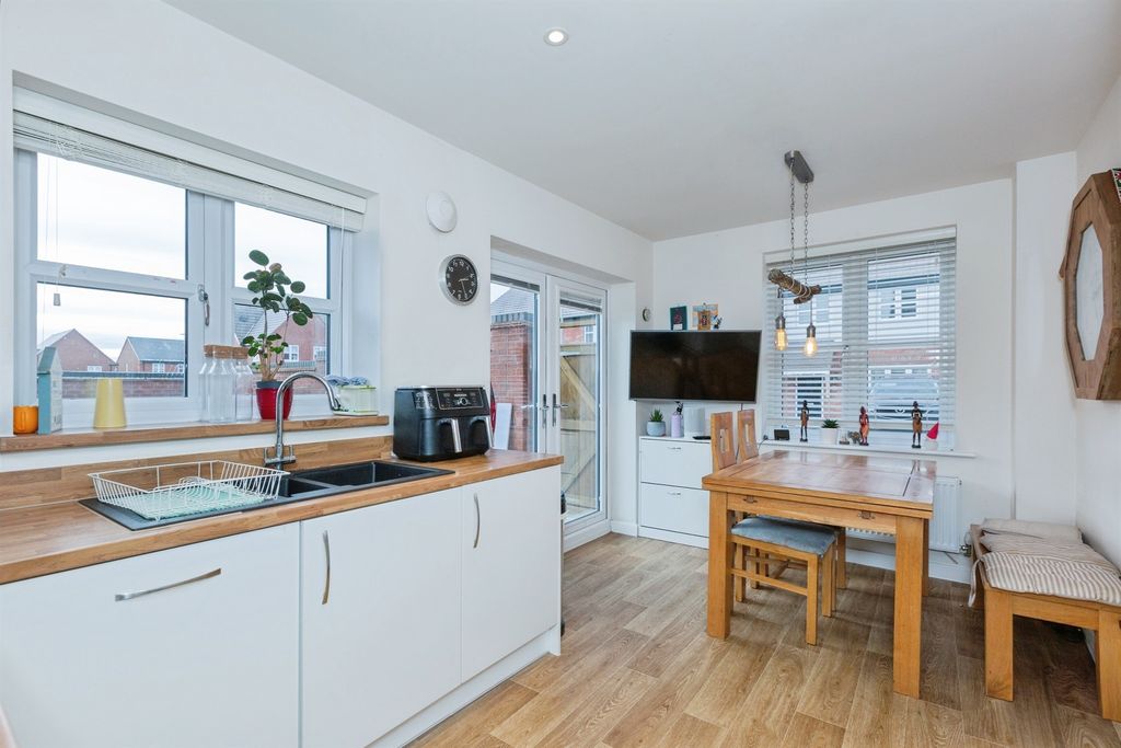 Additional image 5 of 5 bed semi-detached house for saleTollgate Close, Oadby, Leicester LE2
