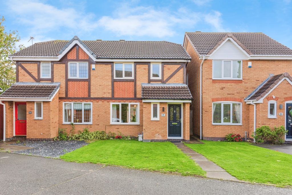 3 bed semi-detached house for saleGlendale Court, Wilnecote, Tamworth B77