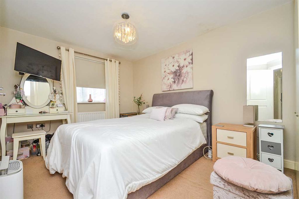 Additional image 8 of 2 bed flat for salePear Tree Close, Lichfield WS14
