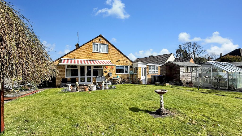 3 bed detached bungalow for saleHighbury Park, Warminster BA12