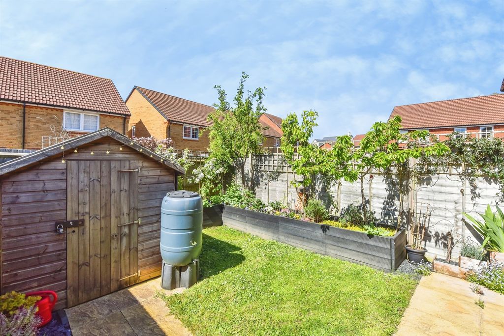 3 bed end terrace house for saleSlopers Lea, Devizes SN10 photo 2