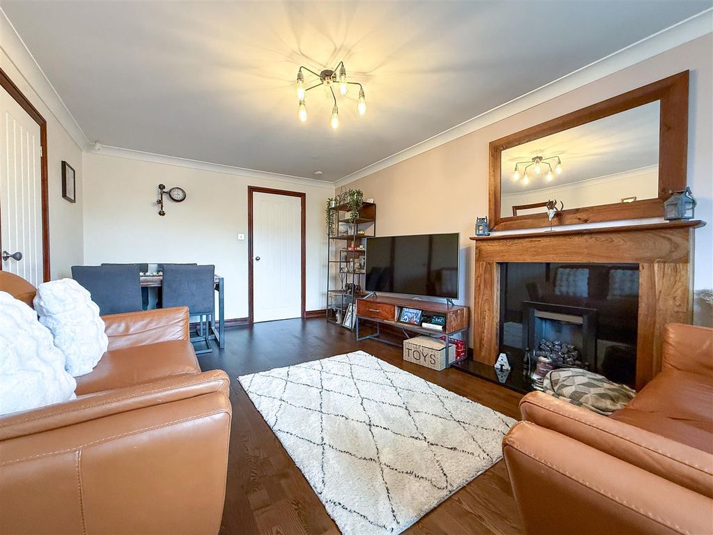 3 bed property for saleDunnock Way, Biddulph ST8 photo 3