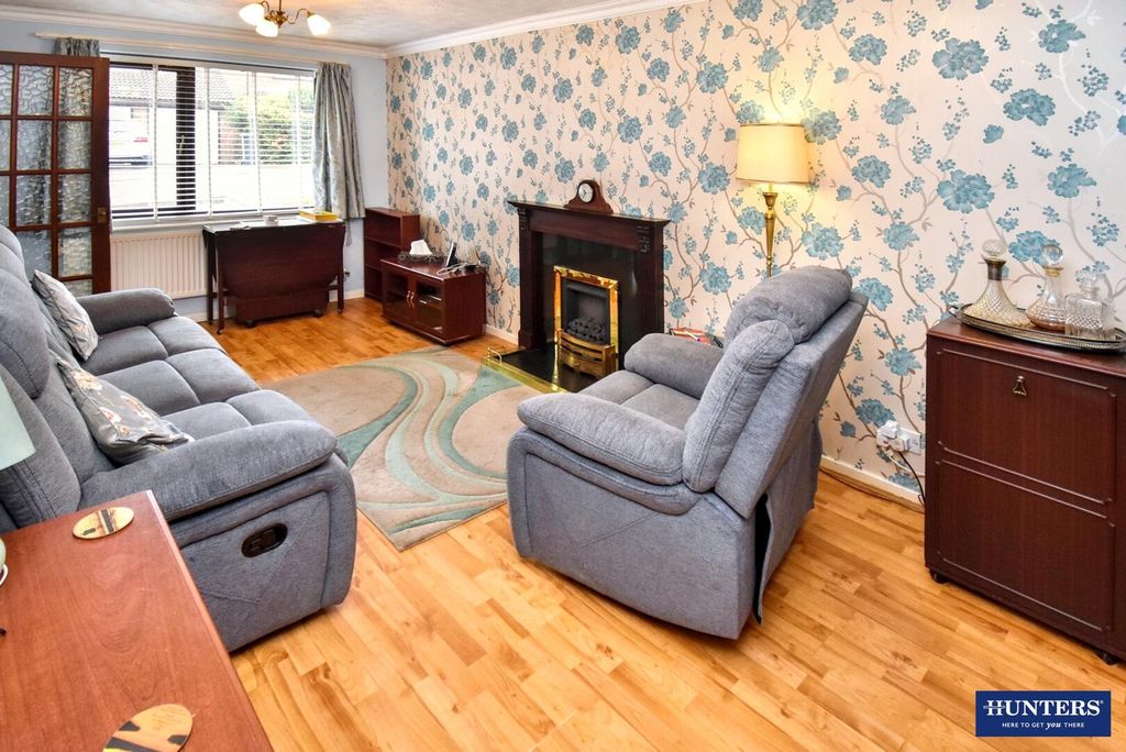 2 bed detached bungalow for salePoppy Close, Leicester LE2 photo 4