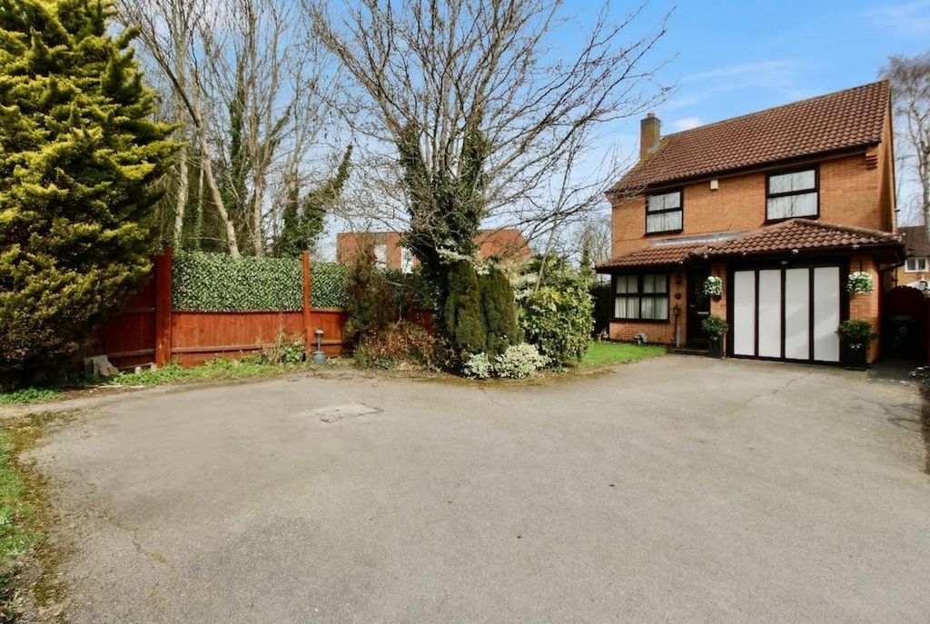 4 bed detached house for saleHaywood Close, Leicester LE5