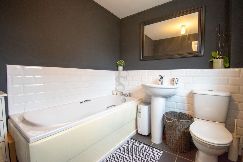 Additional image 8 of 4 bed detached house for saleSaxthorpe Road, Hamilton LE5