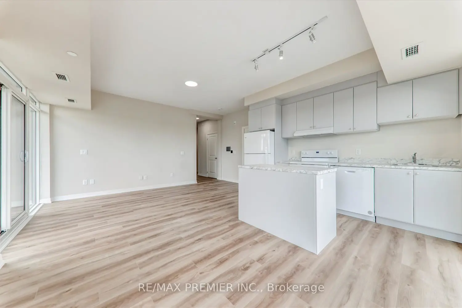 Additional image 11 of 50 Herrick Avenue Lp-17