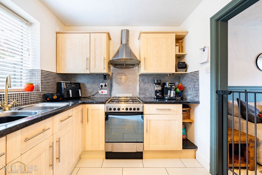 Additional image 5 of 3 bed semi-detached house for saleSuffolk Way, Tamworth, Staffordshire B78