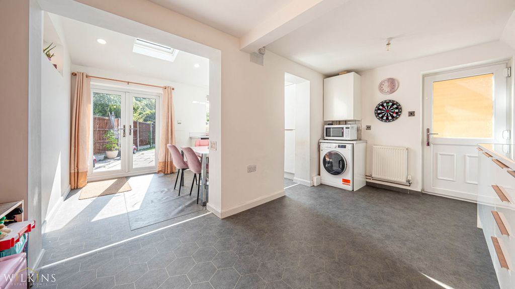 Additional image 6 of 3 bed semi-detached house for saleGlendale Court, Wilnecote, Tamworth, Staffordshire B77