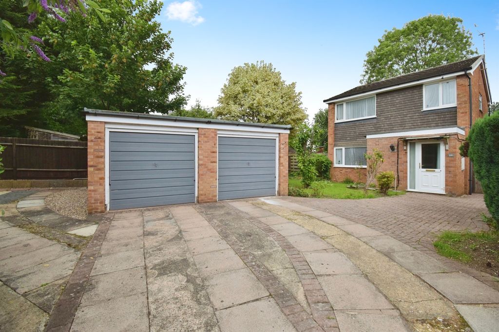 4 bed detached house for saleArreton Close, Leicester LE2