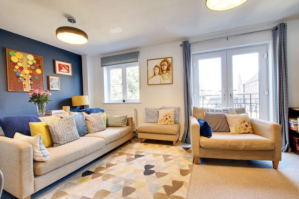 4 bed terraced house for saleScholars Walk, Leicester LE2 photo 2