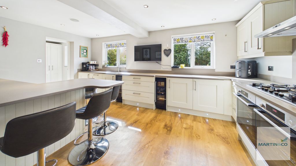 Additional image 6 of 5 bed detached house for saleMorpeth, Dosthill, Tamworth B77
