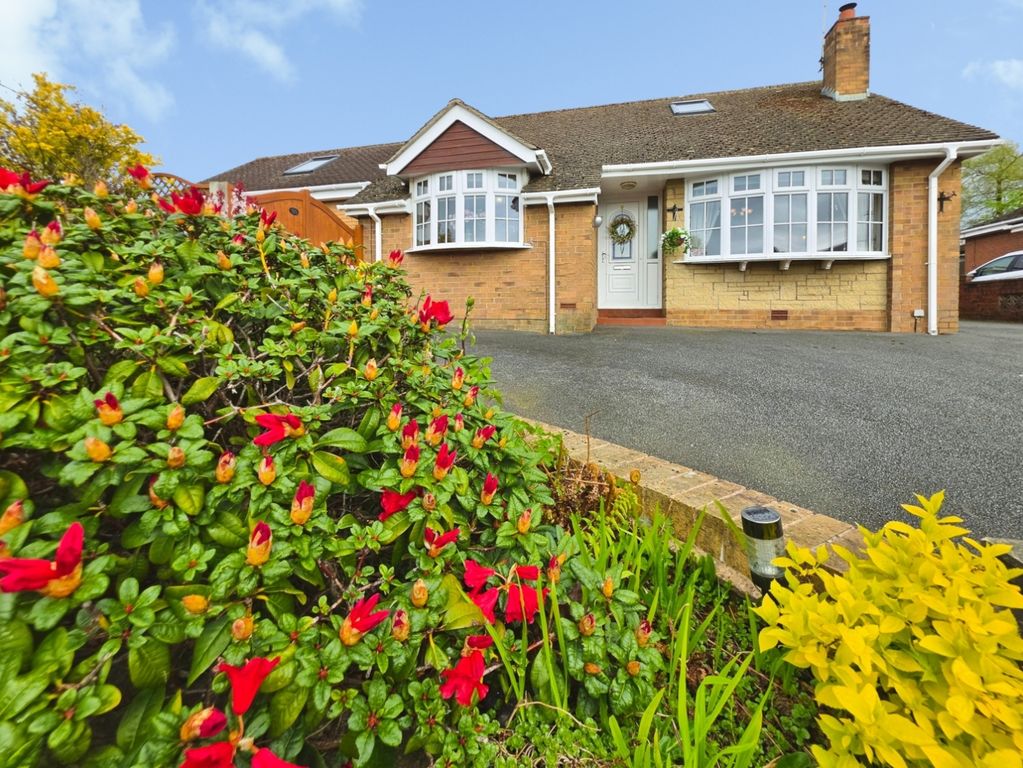 3 bed detached bungalow for salePennine Way, Biddulph, Staffordshire Moorlands ST8 photo 2