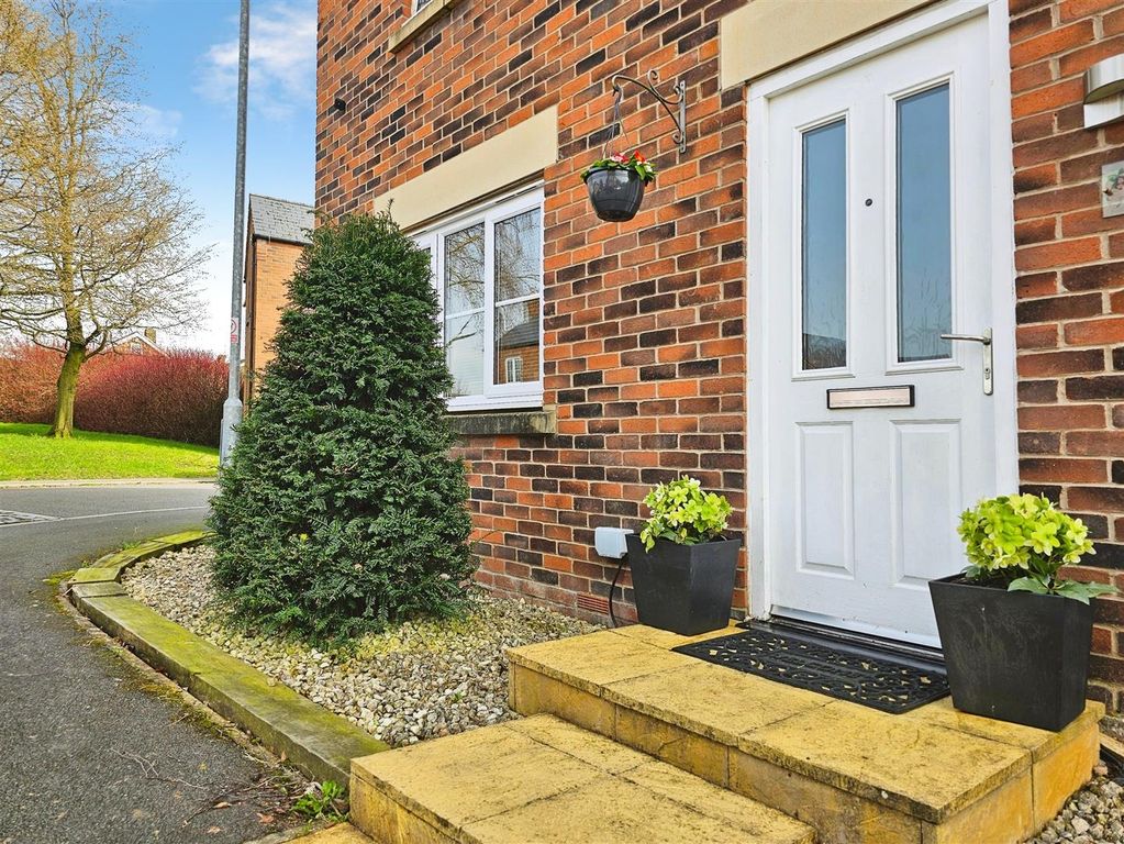 5 bed detached house for saleDavos Drive, Biddulph, Staffordshire Moorlands ST8 photo 3