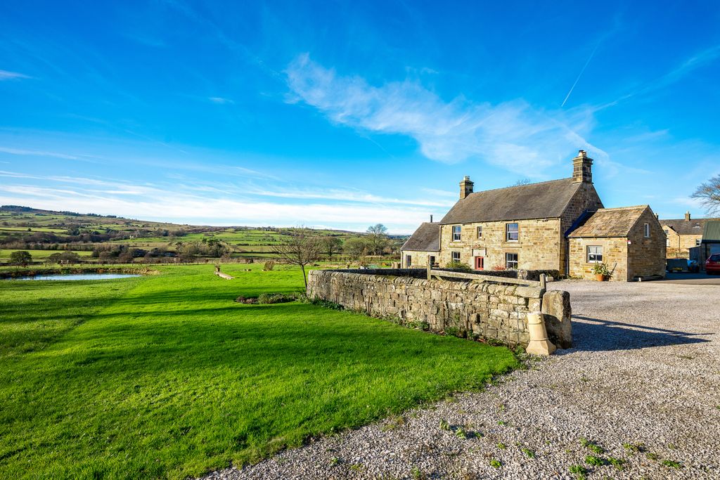 4 bed detached house for saleThe Brund, Buxton, Staffordshire SK17