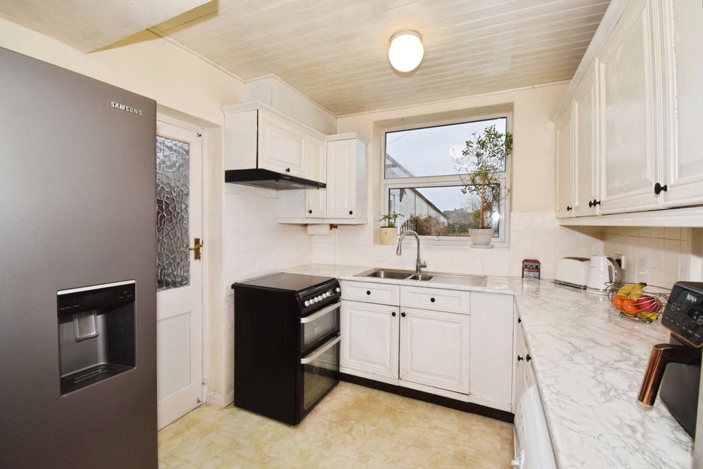 Additional image 7 of 3 bed semi-detached house for saleDenegate Avenue, Birstall, Leicester, Leicestershire LE4
