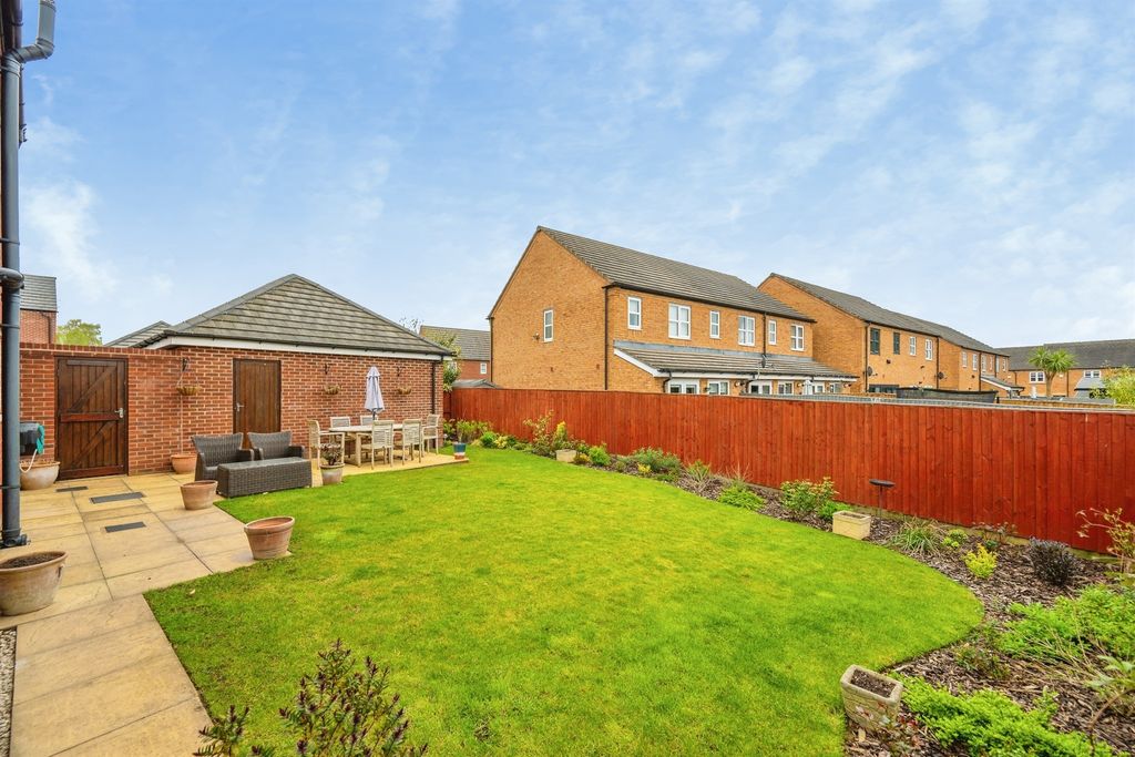 Additional image 21 of 4 bed detached house for saleTamworth Road, Two Gates, Tamworth B77