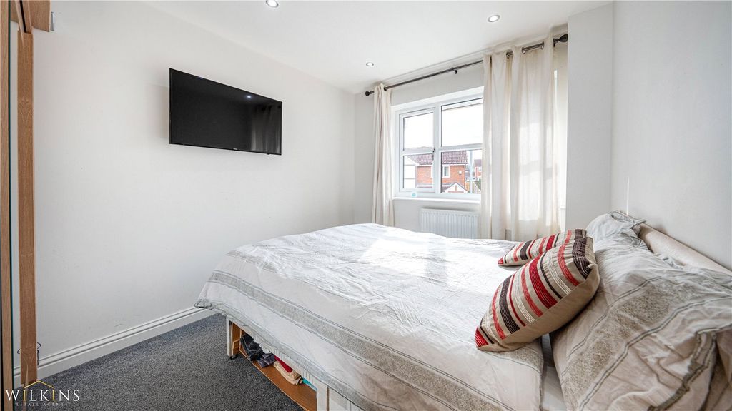 Additional image 25 of 4 bed semi-detached house for saleSuffolk Way, Tamworth, Staffordshire B78