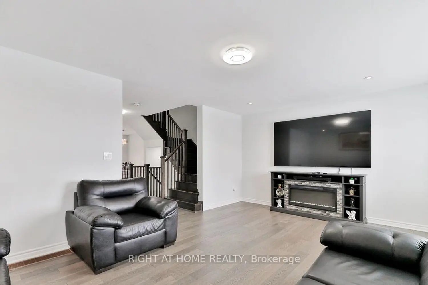 Additional image 10 of 1125 Leger Way 6