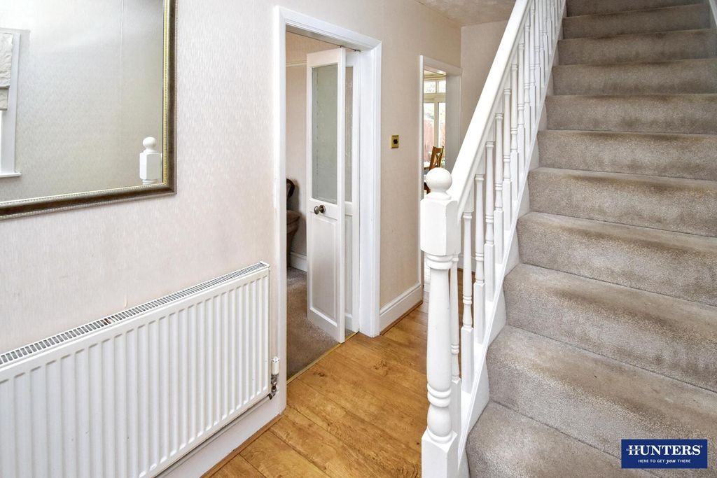 Additional image 2 of 3 bed semi-detached house for saleOakleigh Avenue, Glen Parva, Leicester LE2