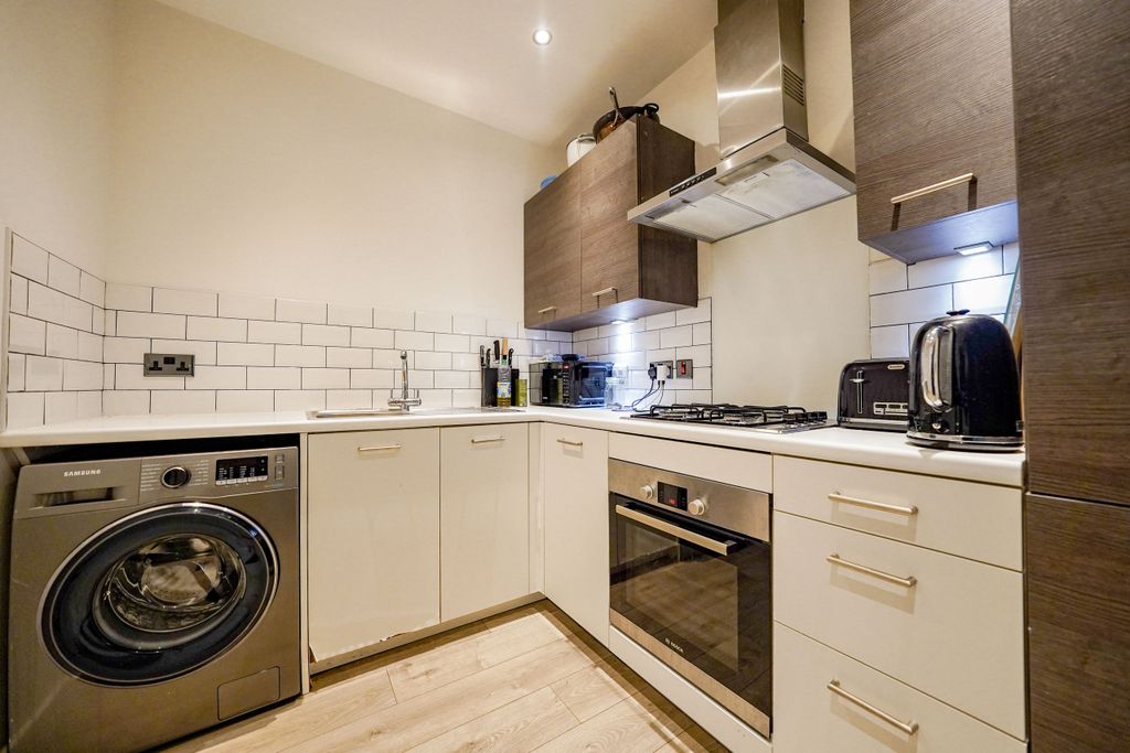 Additional image 6 of 2 bed flat for saleElms Road, Stoneygate, Leicester LE2