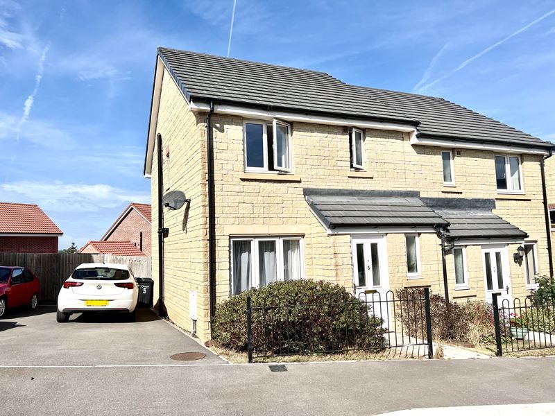 3 bed semi-detached house for saleRamsay Road, Calne SN11